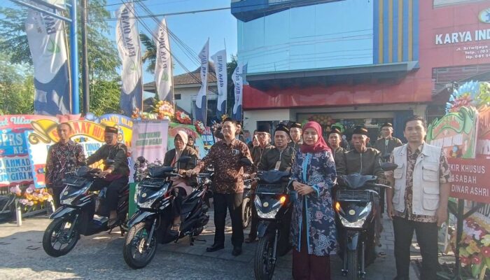 Bank Dinar Berikan Sepeda Motor dan Honor Bagi Guru Ngaji di Lombok