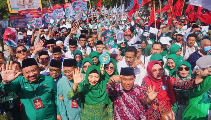 Belasan Ribu Simpatisan Kawal Rohmi-Firin ke KPU NTB