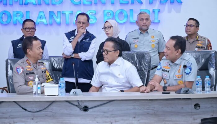 Wamen BUMN, Kakorlantas Polri, dan Dirut Jasa Raharja Pantau Arus Mudik Nataru dari Command Center KM 29 Tol Jakarta-Cikampek