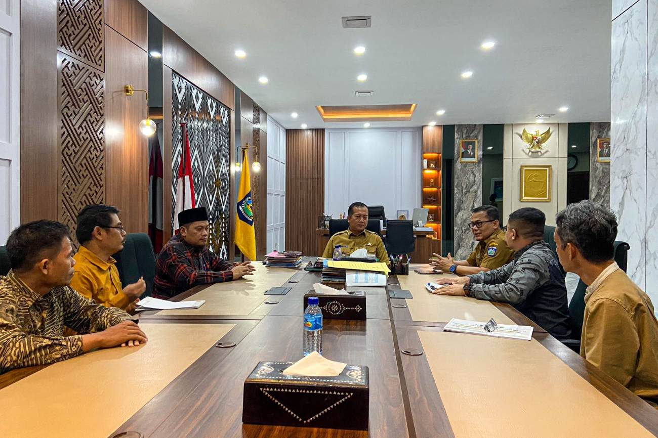 Gubernur NTB, H Lalu Muhamad Iqbal, menerima audiensi jajaran Direksi, Komisaris, dan Dewan Pengawas Syariah (DPS) PT Jamkrida NTB Syariah (Perseroda). Foto Diskominfotik NTB