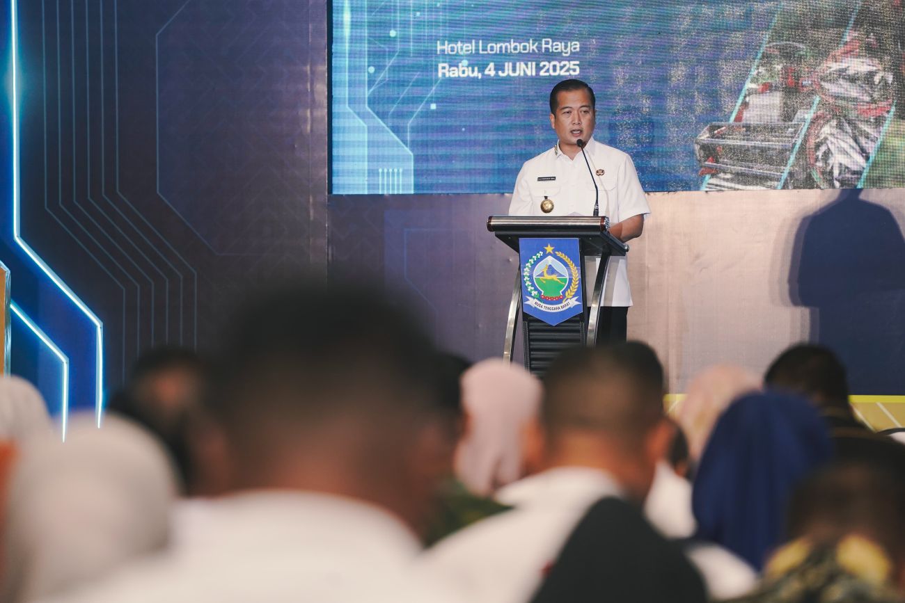 Gubernur Nusa Tenggara Barat, Lalu Muhamad Iqbal, memberikan sambutan dalam Musrenbang NTB 2025. (Tim LMI)