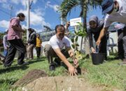 Gubernur NTB Lalu Muhamad Iqbal berkomitmen membenahi lingkungan TPA Kebon Kongok. (Foto Tim LMI)