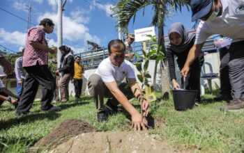 Gubernur NTB Lalu Muhamad Iqbal berkomitmen membenahi lingkungan TPA Kebon Kongok. (Foto Tim LMI)