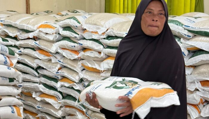 Bulog NTB Salurkan Beras Bantuan Pangan, Masyarakat Diingatkan untuk Tidak Diperjualbelikan