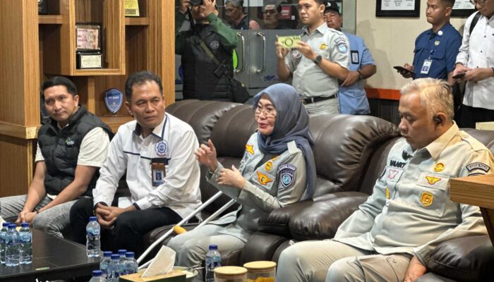 Jasa Raharja Perkuat Komitmen Pelayanan dan Koordinasi Antarinstansi Saat Tinjau Lokasi Evakuasi KM Tunu Pratama Jaya