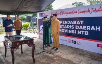 Gubernur NTB Lantik Faozal jadi Pj Sekda di Panti Jompo Lokasi Banjir.