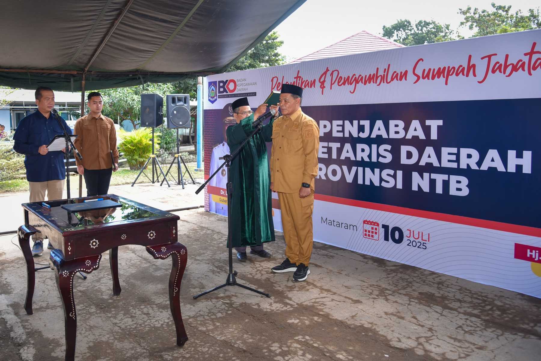 Gubernur NTB Lantik Faozal jadi Pj Sekda di Panti Jompo Lokasi Banjir.