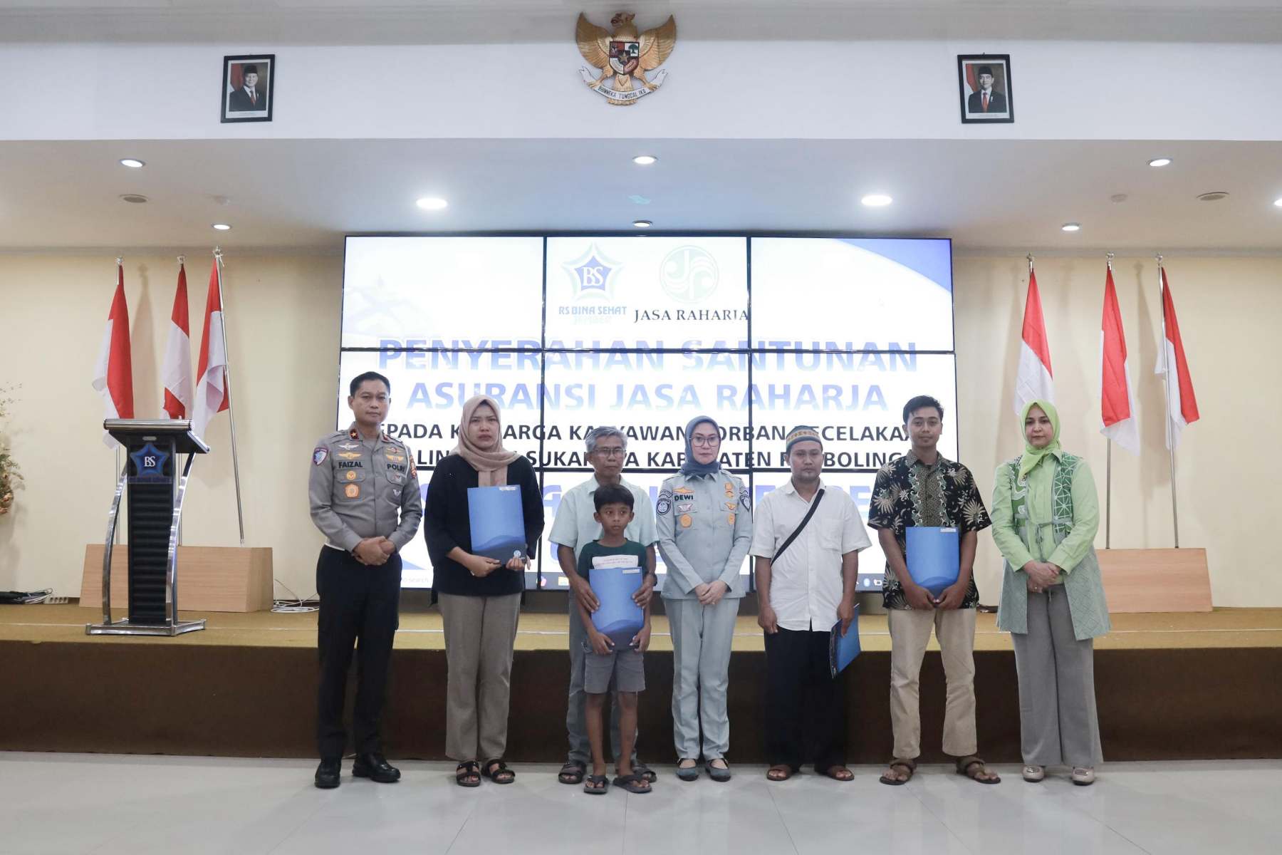 Jasa Raharja Serahkan Santunan bagi Keluarga Korban Kecelakaan Bus Probolinggo.