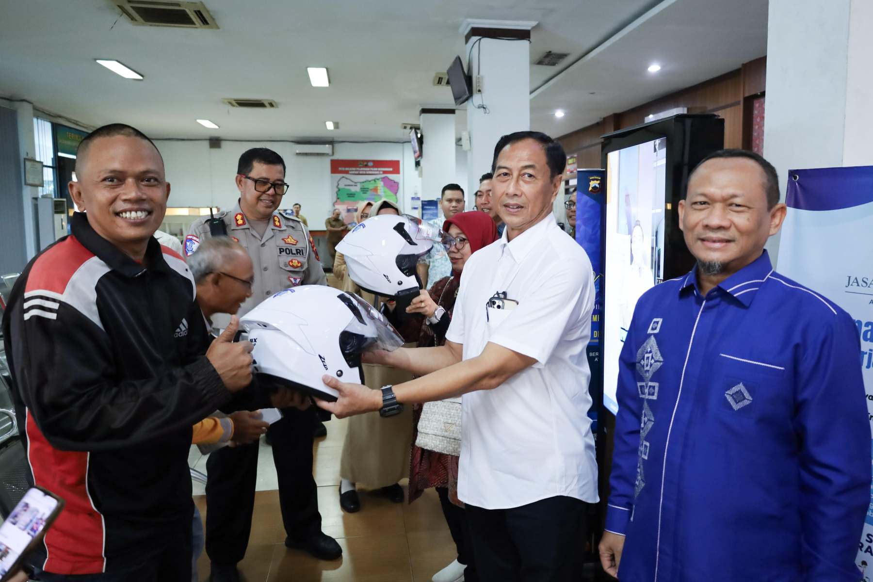 Jasa Raharja Dorong Konsistensi Layanan Publik dan Edukasi Keselamatan Berkualitas di Samsat Kota Semarang.