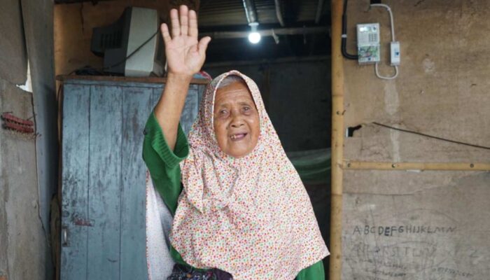 PLN Nyalakan Listrik untuk 136 Warga Tidak Mampu melalui Program Light Up The Dream