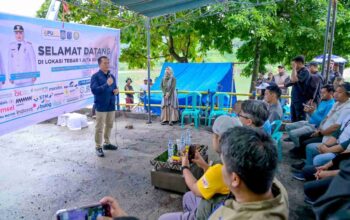 Bank Mandiri Bersama FWE NTB Tebar Sejuta Benih Ikan di Bendungan Meninting.